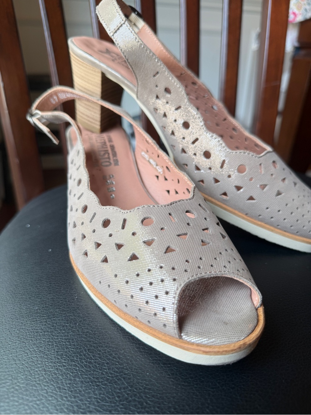 Mephisto Solange shimmering Taupe Slingback Peep-Toe Heels